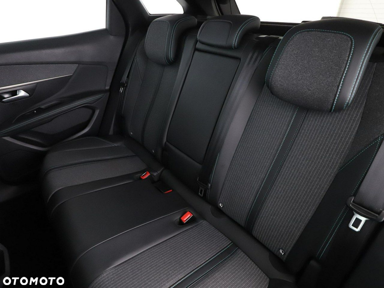 Peugeot 3008 PureTech 130 Stop & Start GPF EAT8 Allure Pack - 17