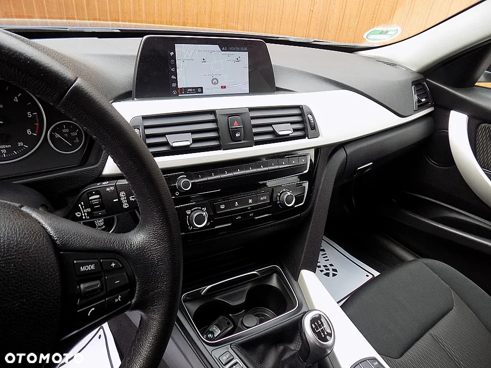 BMW Seria 3 316d Touring - 11