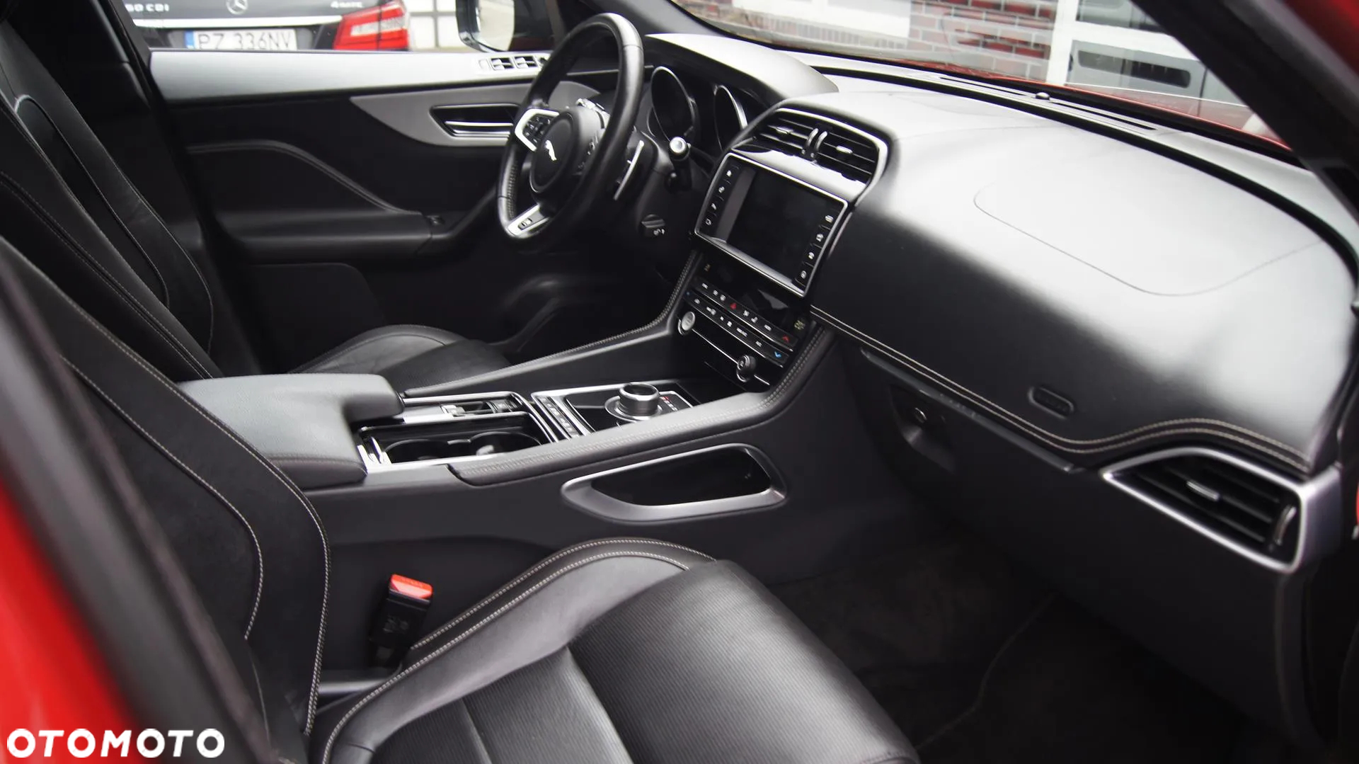 Jaguar F-Pace 2.0 i4D AWD R-Sport - 16