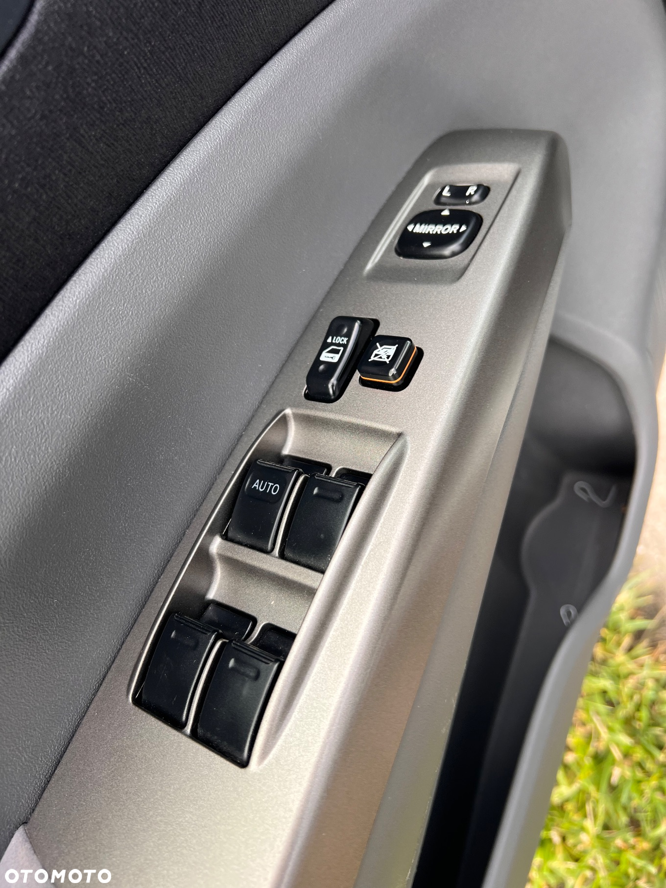 Toyota Prius (Hybrid) Executive - 16