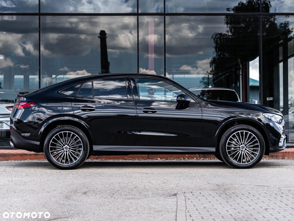 Mercedes-Benz GLC 300 e 4Matic 9G-TRONIC AMG Line - 16