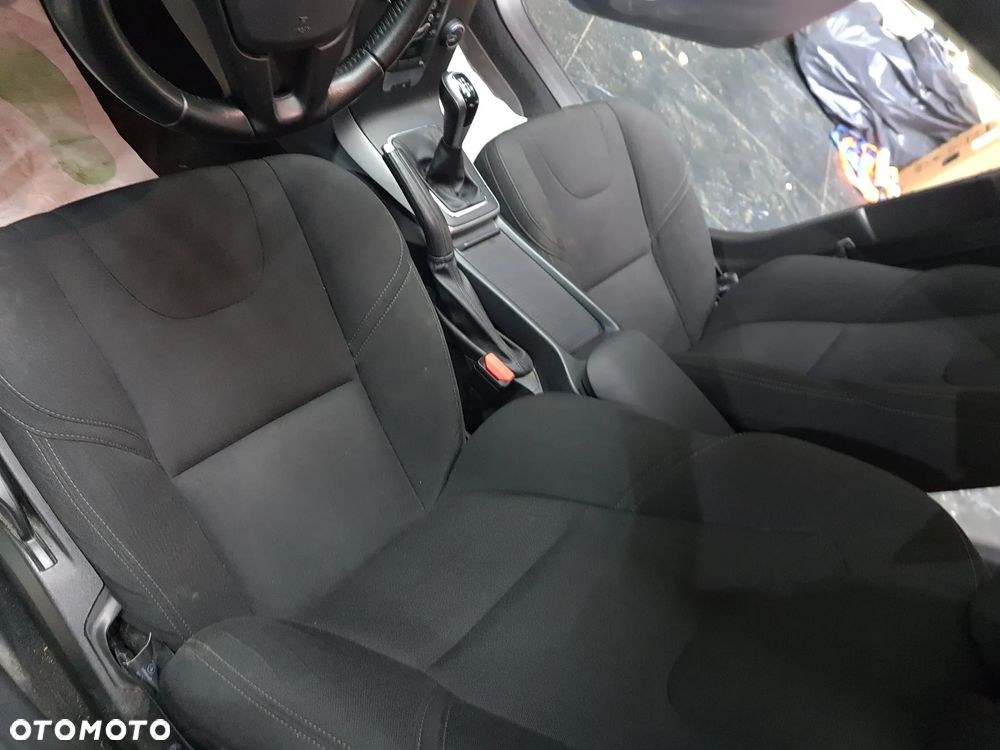 Volvo V40 Cross Country D2 Momentum - 17