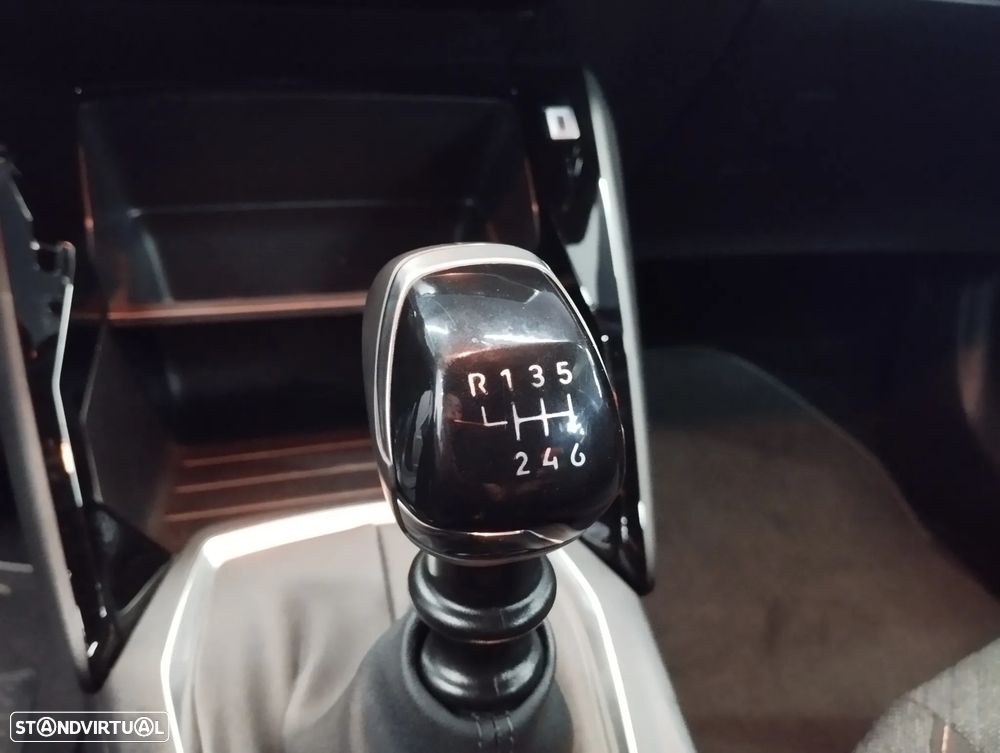 Peugeot 2008 1.2 PureTech Style - 31