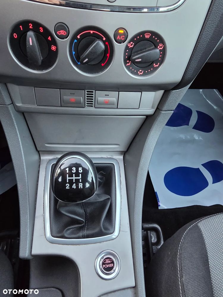 Ford Focus 1.6 16V Style - 13