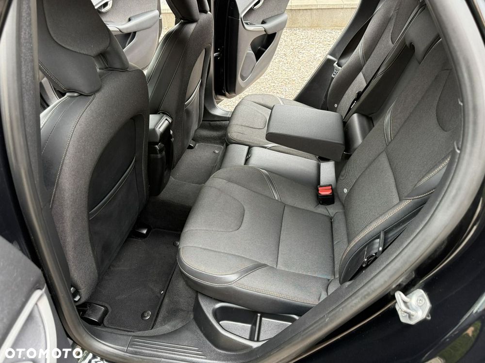 Volvo V40 Cross Country - 14