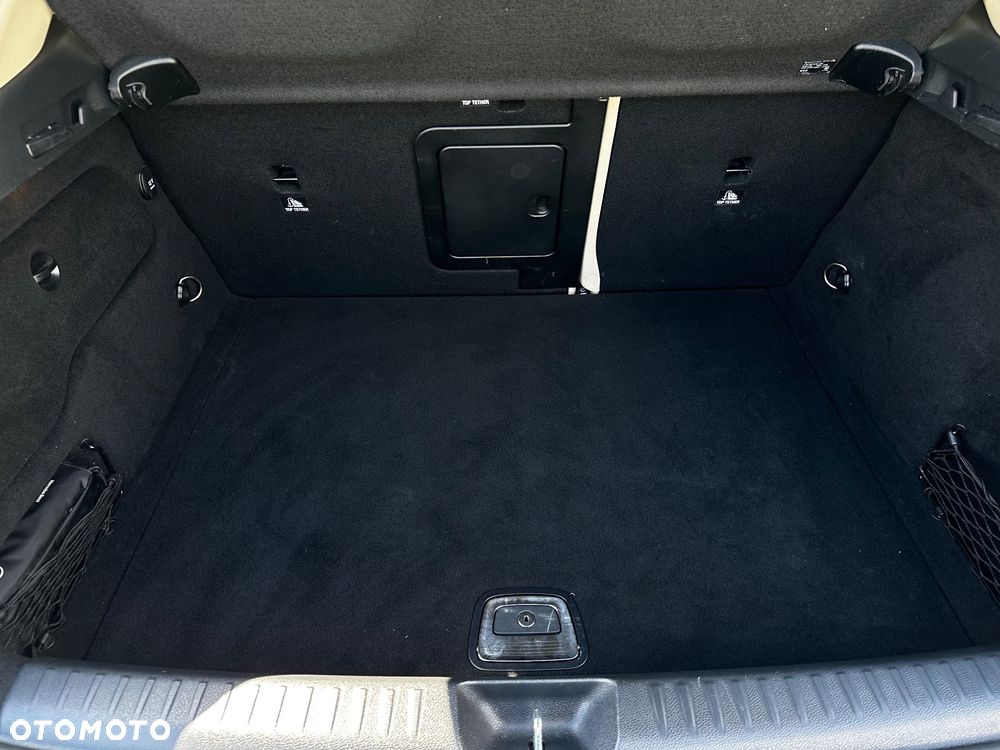 Mercedes-Benz GLA 250 4Matic 7G-DCT - 29