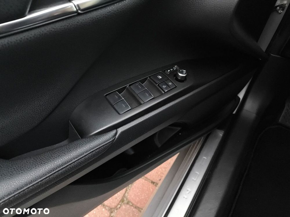 Toyota Camry 2.5 Hybrid Executive CVT - 21