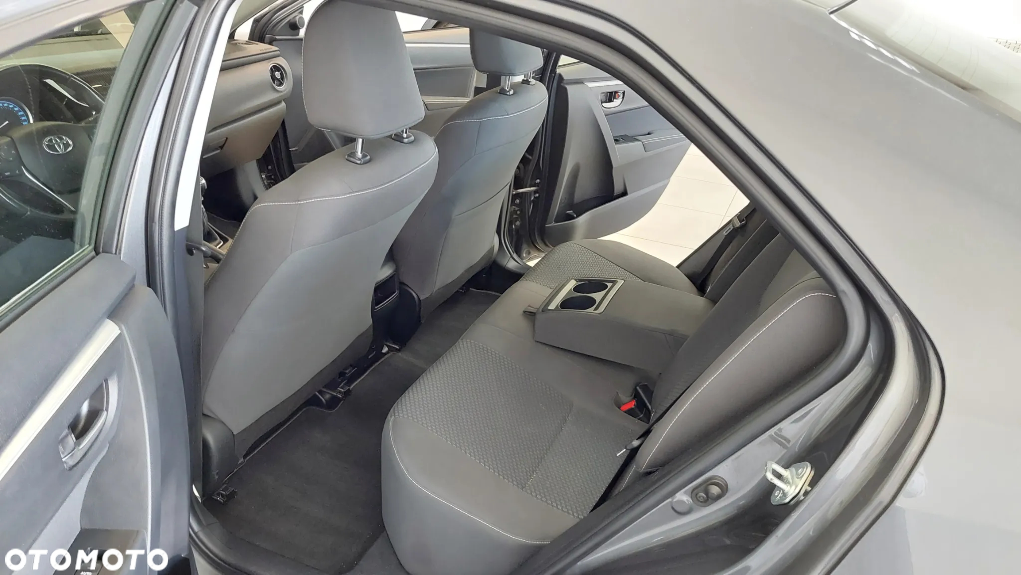 Toyota Corolla 1.6 Classic Plus - 26