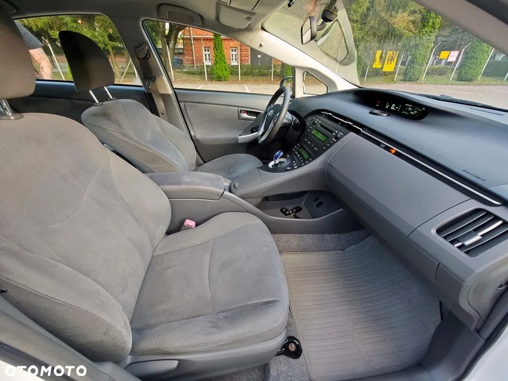 Toyota Prius Plug-in 1.8 HSD Premium - 32