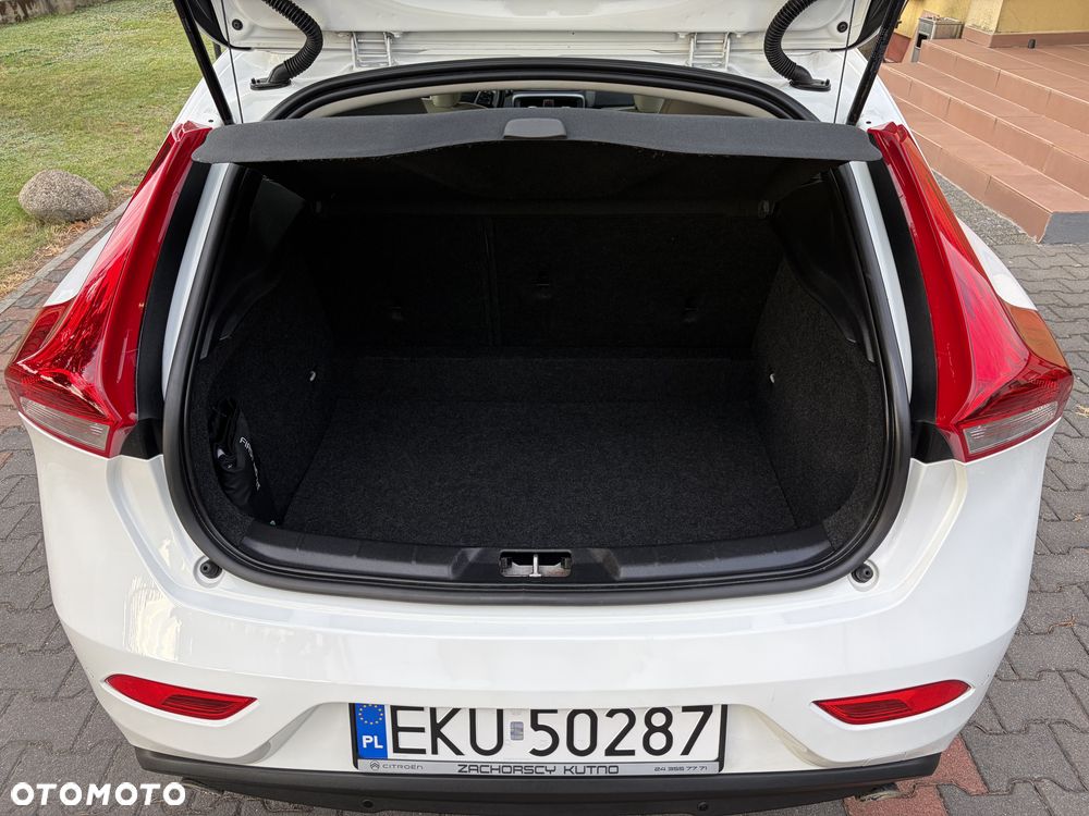 Volvo V40 D3 Momentum - 24
