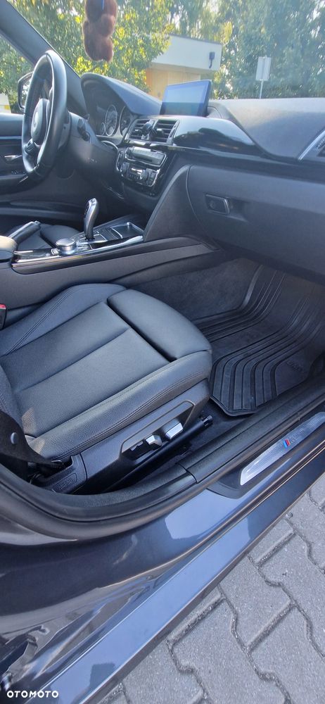 BMW Seria 3 330i xDrive - 16