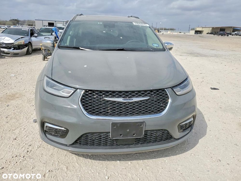 Chrysler Pacifica - 2