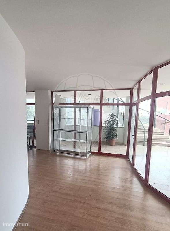 Loja  para arrendamento - Grande imagem: 2/3