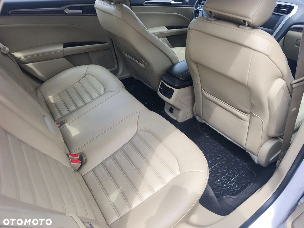 Ford Fusion - 12