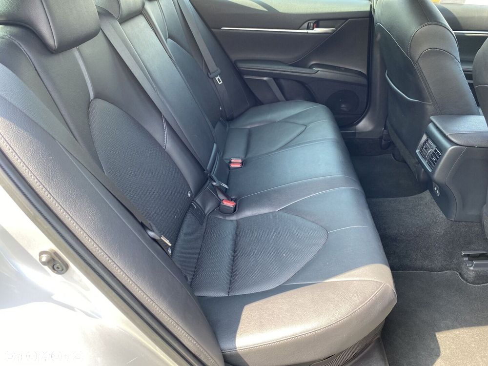 Toyota Camry 2.5 Hybrid Executive CVT - 23