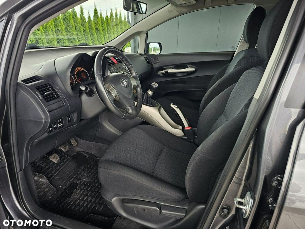 Toyota Auris - 13