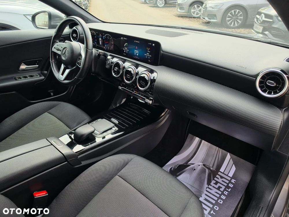 Mercedes-Benz CLA 180 d 8G-DCT - 24