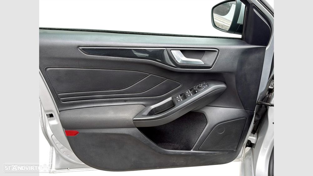 Ford Focus 1.0 EcoBoost MHEV ST-Line - 11