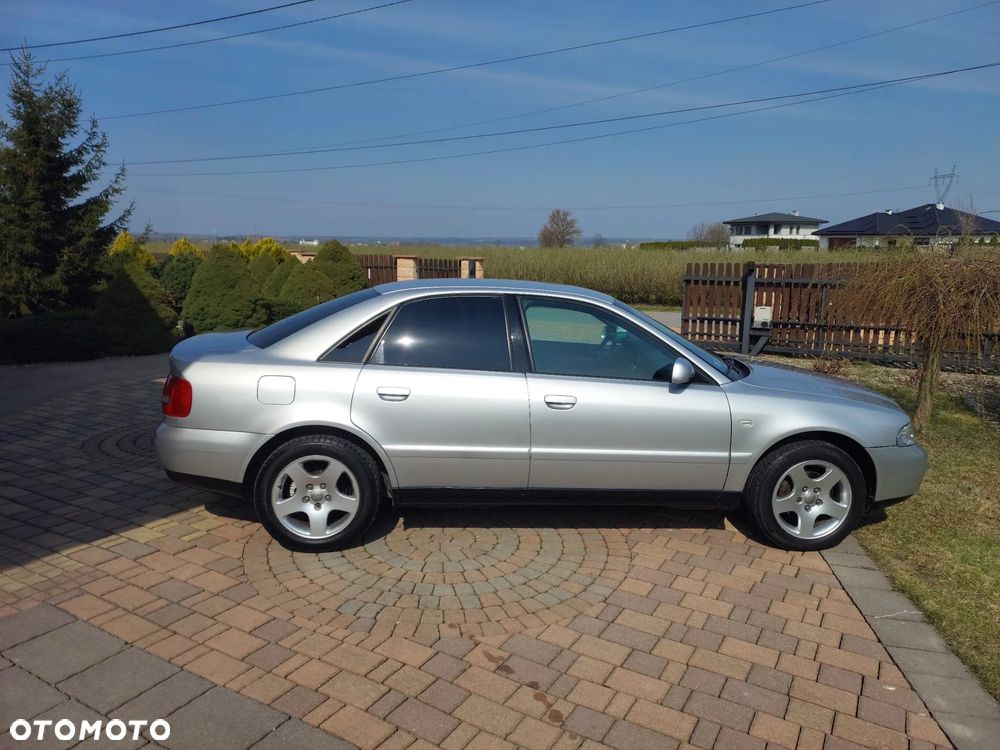 Audi A4 Limousine - 13