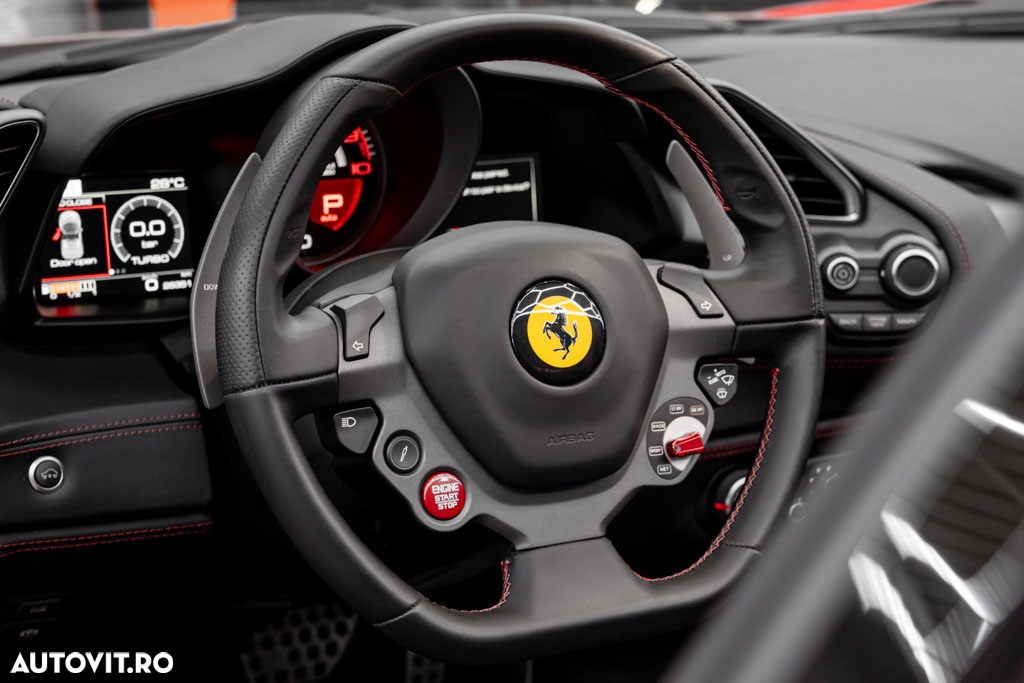 Ferrari 488 Spider - 32