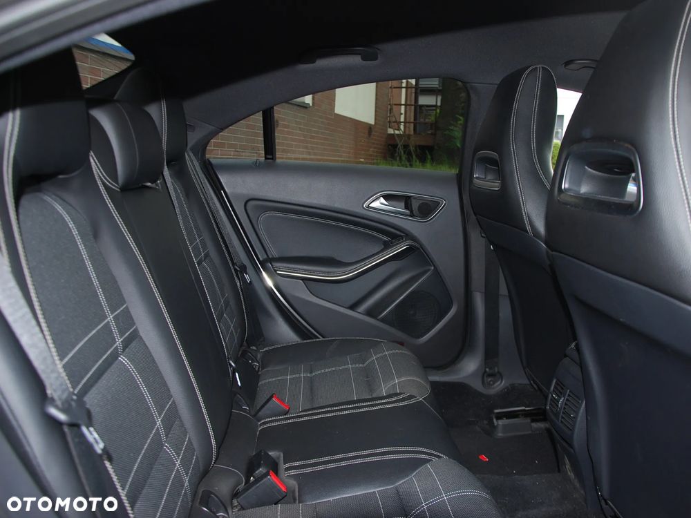 Mercedes-Benz CLA 220 CDI 7G-DCT AMG Line - 10