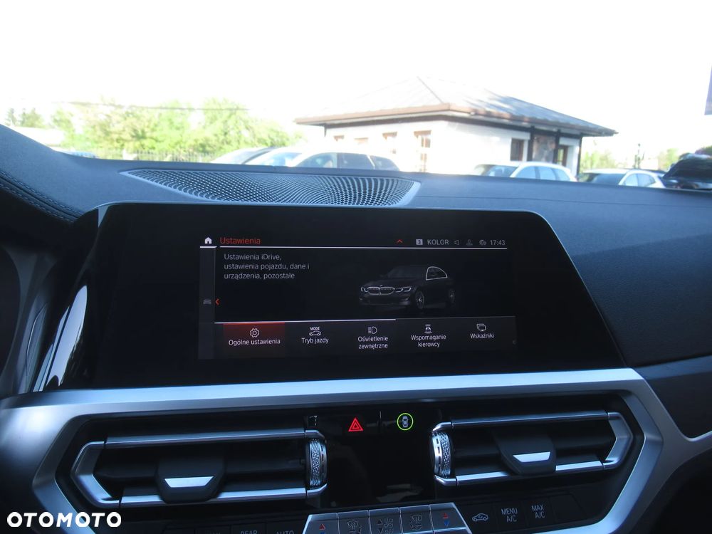BMW Seria 3 320i Luxury Line - 17