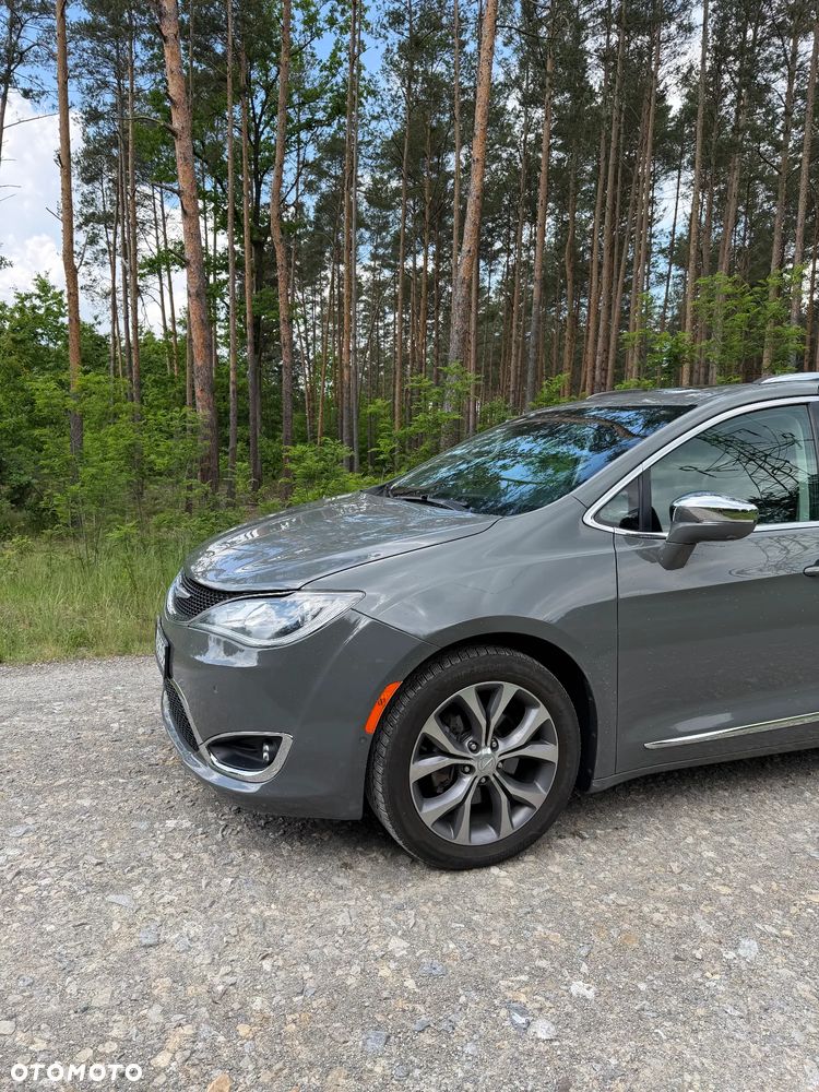 Chrysler Pacifica - 3