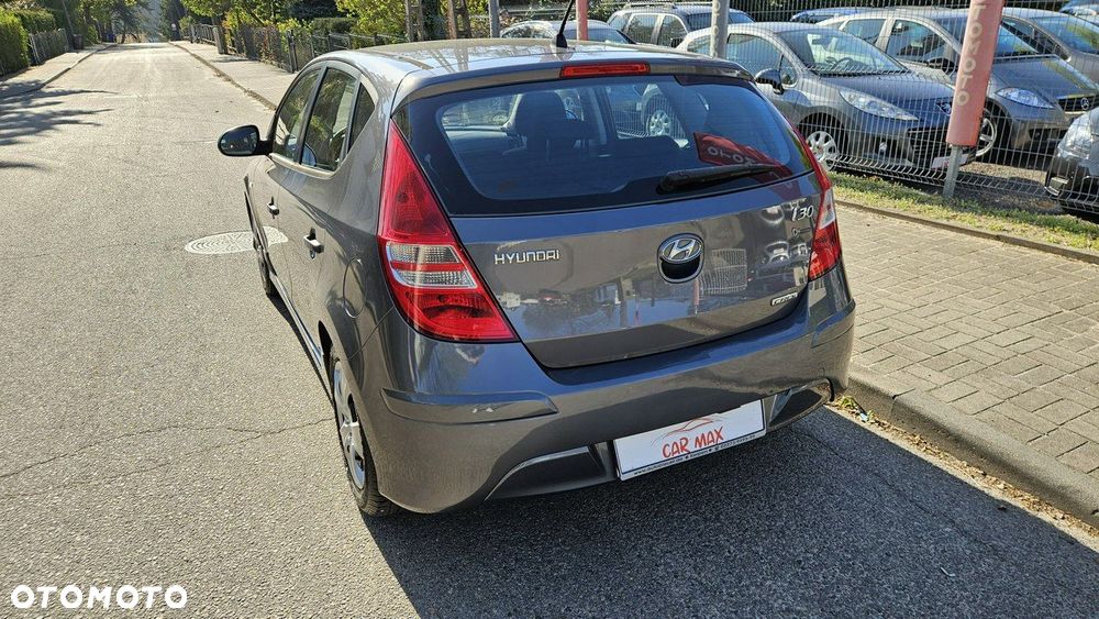 Hyundai i30 1.6 CRDi FIFA WM Edition - 11