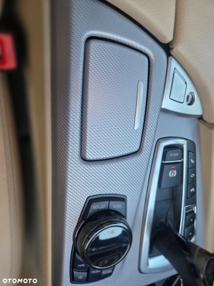 BMW Seria 5 M550d xDrive - 16
