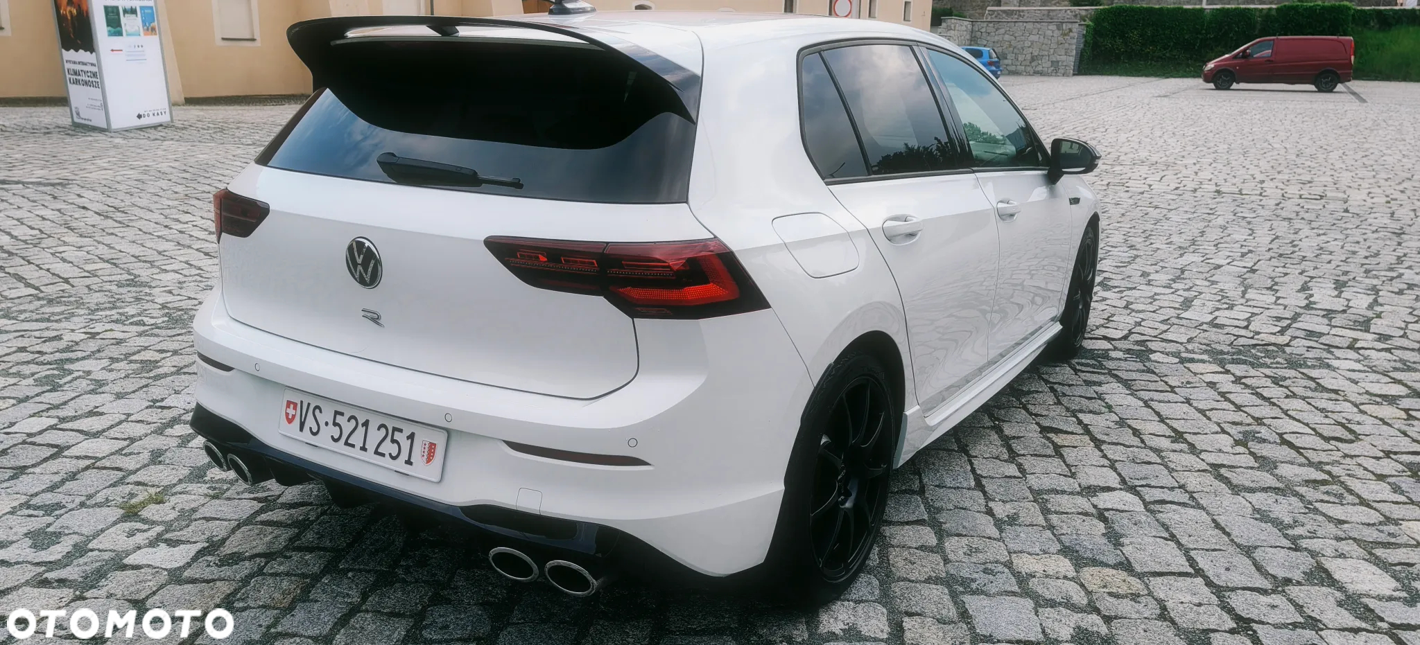 Volkswagen Golf VIII 2.0 TSI 4Motion R DSG - 3