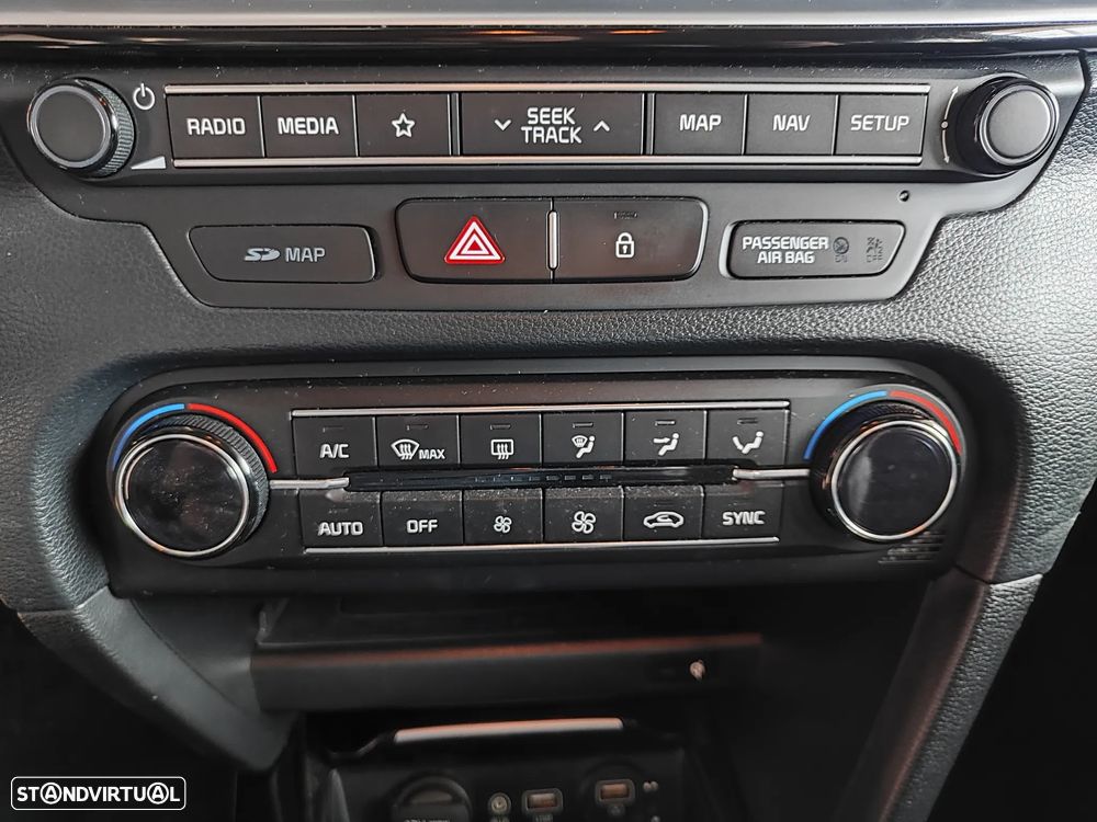 Kia Ceed SW 1.6 CRDi TX+SRF - 30