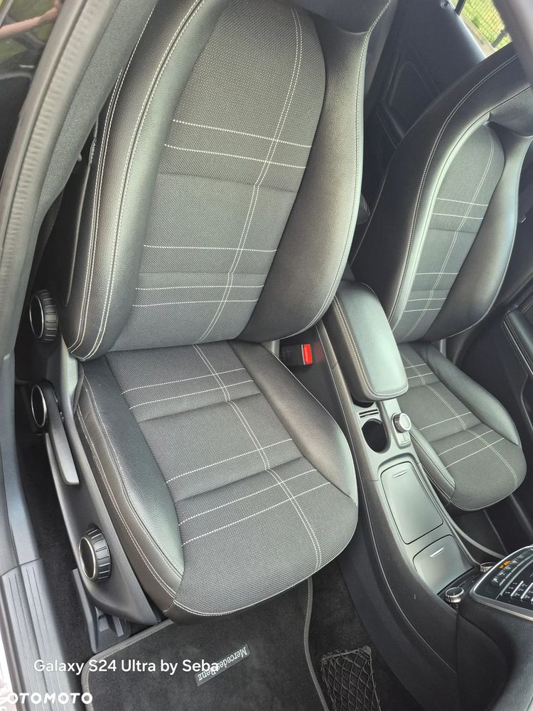 Mercedes-Benz GLA 200 7G-DCT - 24