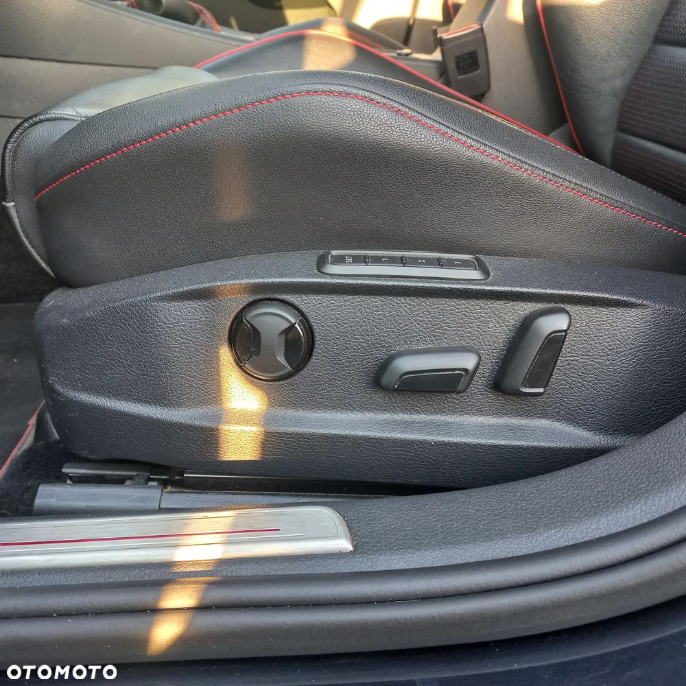 Volkswagen Golf GTI TCR 2.0 TSI OPF DSG - 12