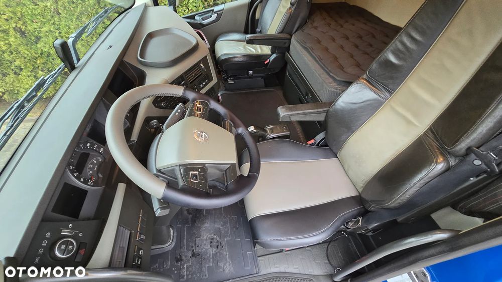 Volvo FH 460 8x2 HIAB 1055 E8 + JIB 150-6+1 - 12