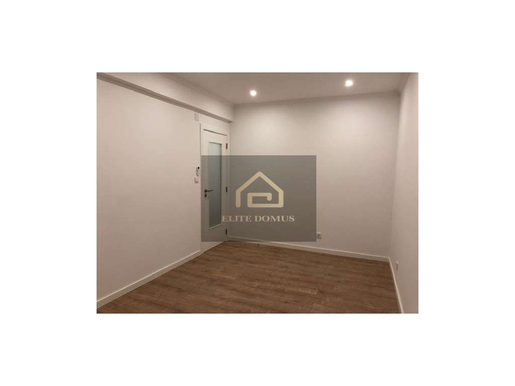 T2 + 1 Totalmente Remodelado, Odivelas! - Grande imagem: 4/13