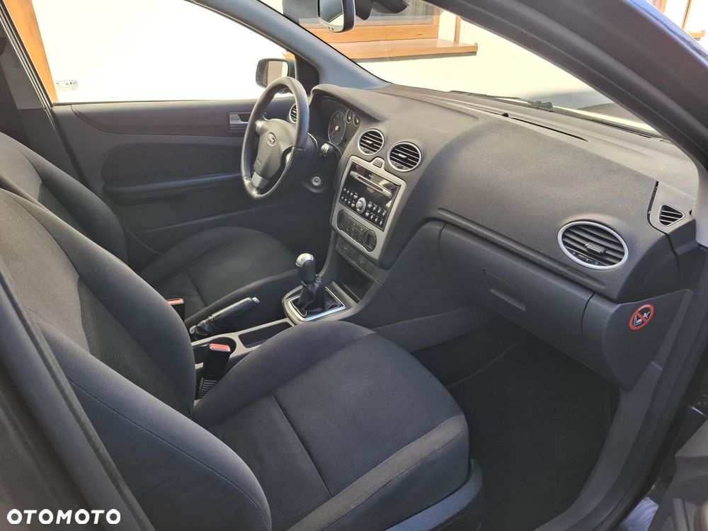 Ford Focus 2.0 16V Titanium - 13