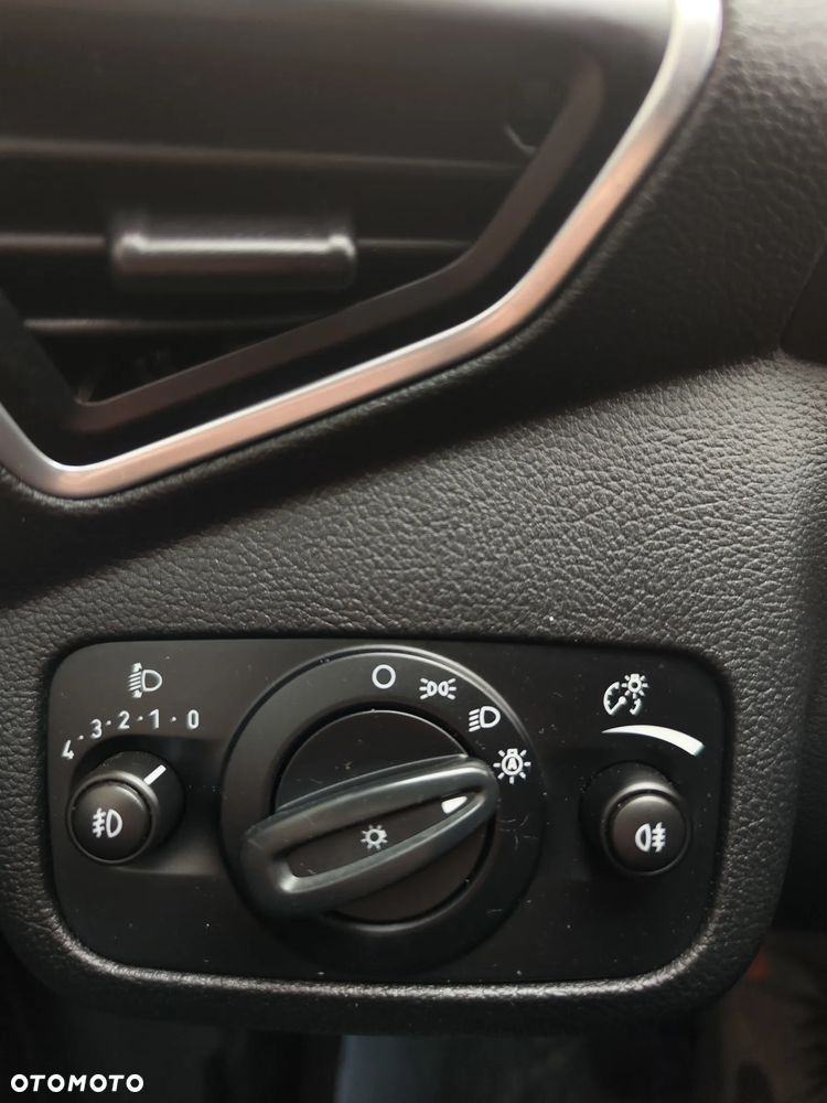 Ford Kuga 2.0 TDCi 2x4 Titanium - 30