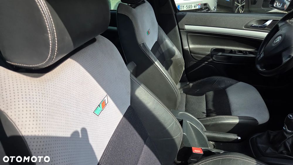 Skoda Octavia 2.0 TSI RS - 16