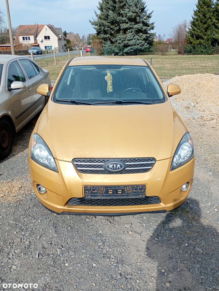 Kia Ceed - 4