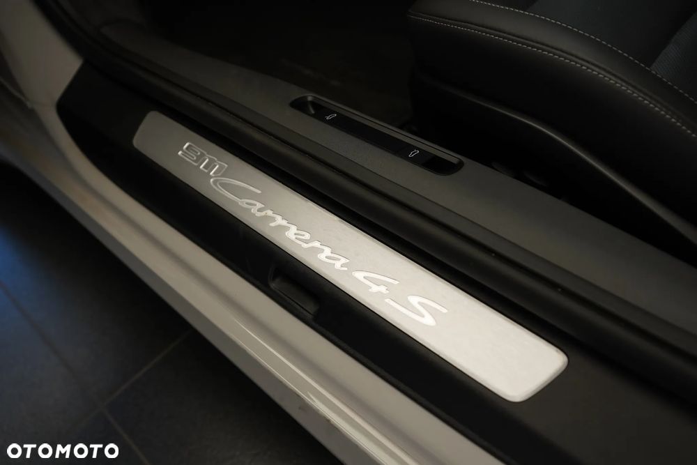 Porsche 911 Carrera 4S - 19