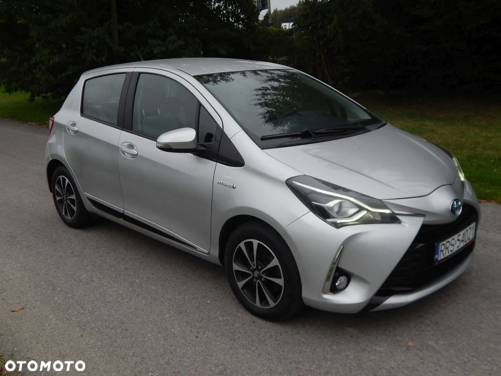 Toyota Yaris Hybrid 100 Premium - 6