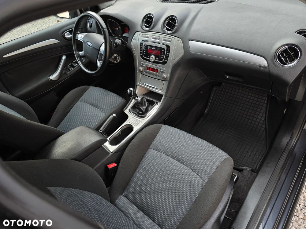 Ford Mondeo 2.0 TDCi Ambiente - 11