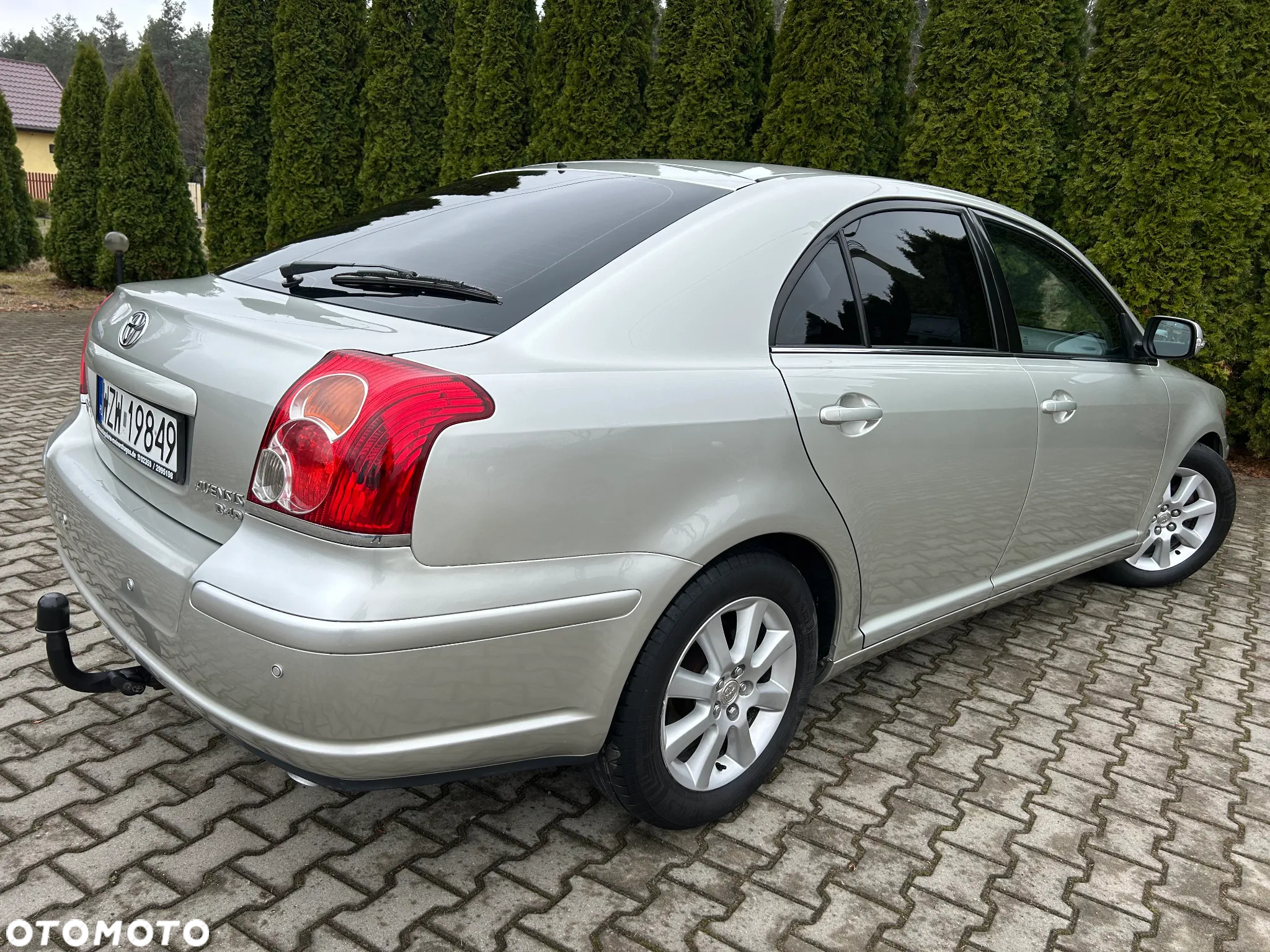 Toyota Avensis 2.0 D-4D - 16