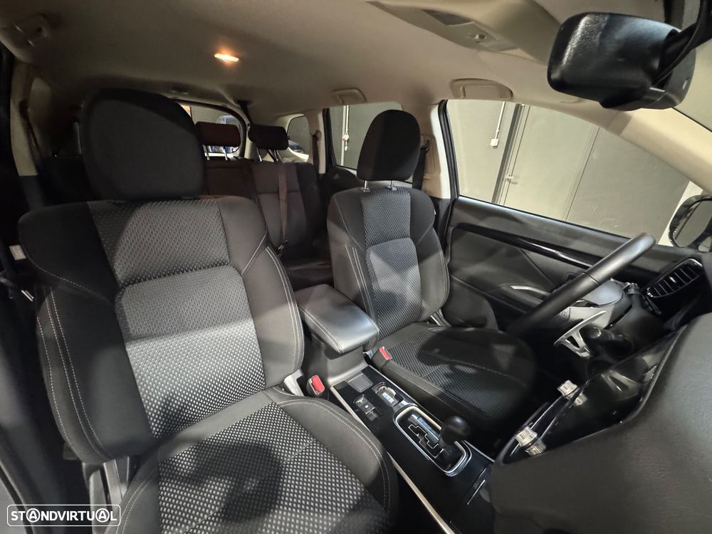 Mitsubishi Outlander 2.0 Kaiteki CVT - 38