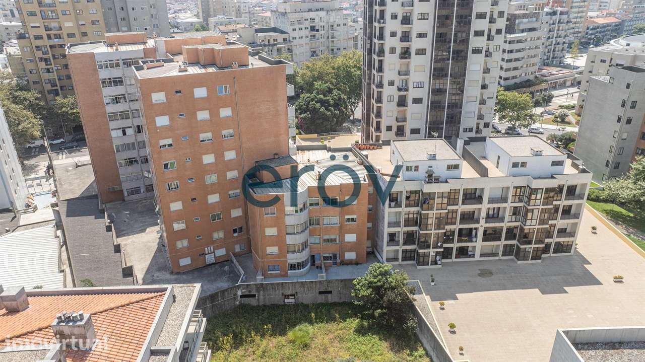 Apartamento T1 com Lugar de Garagem a 500 Metros da Praia – Póvoa de V - Grande imagem: 3/23