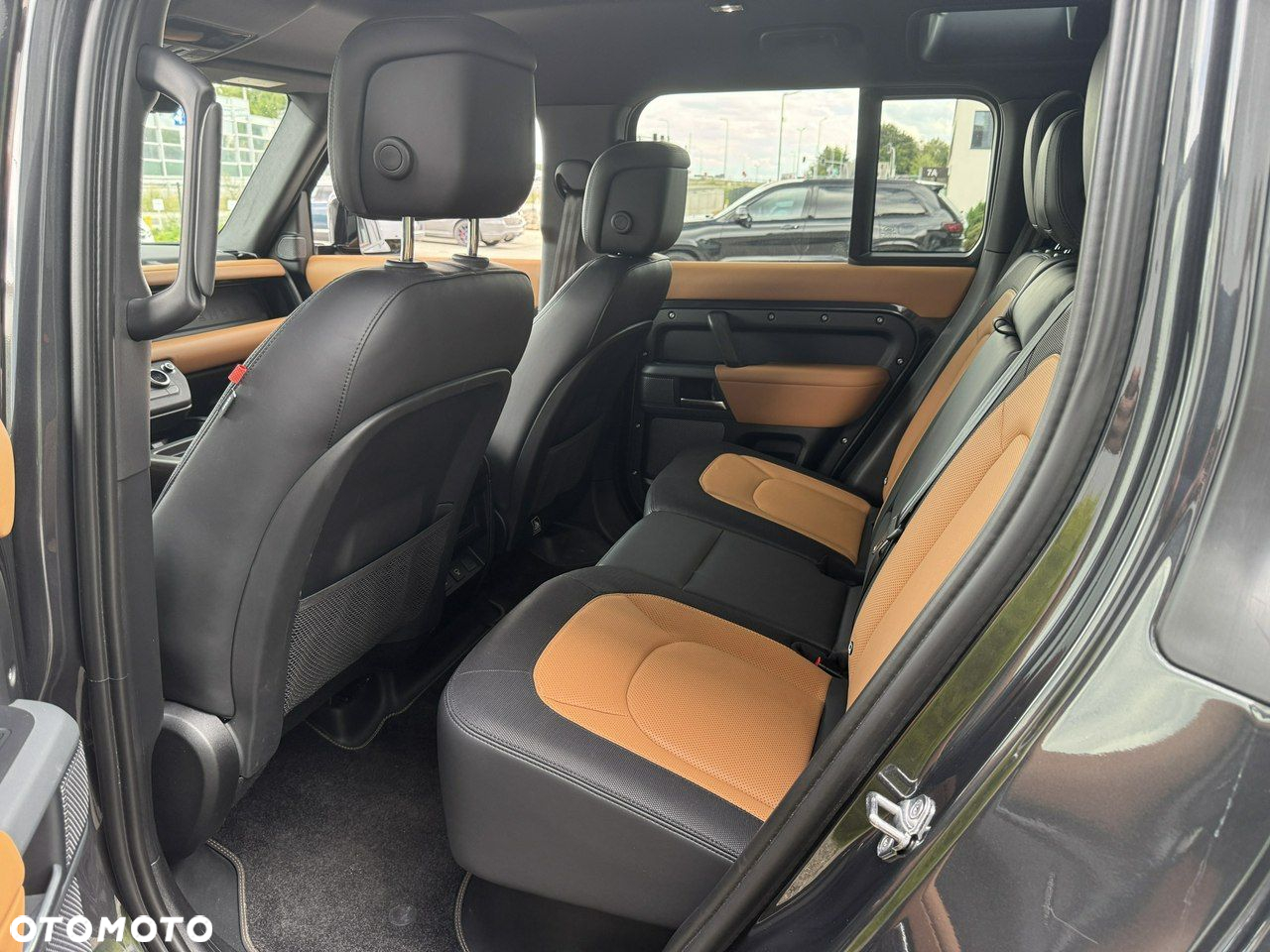Land Rover Defender - 18