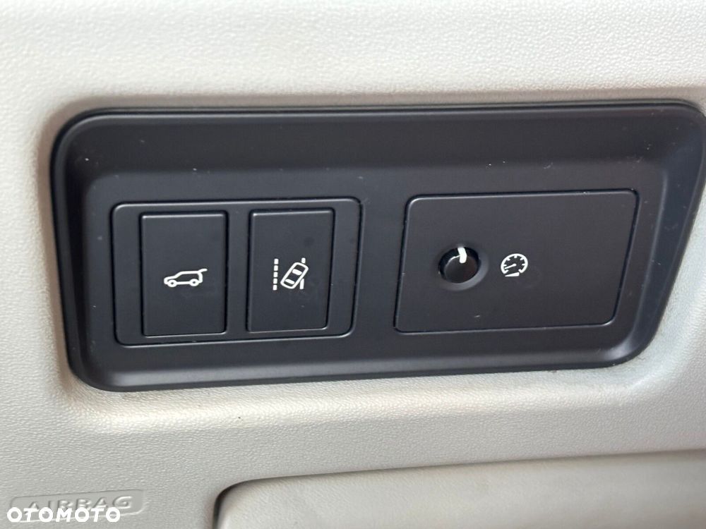 Land Rover Discovery Sport - 12