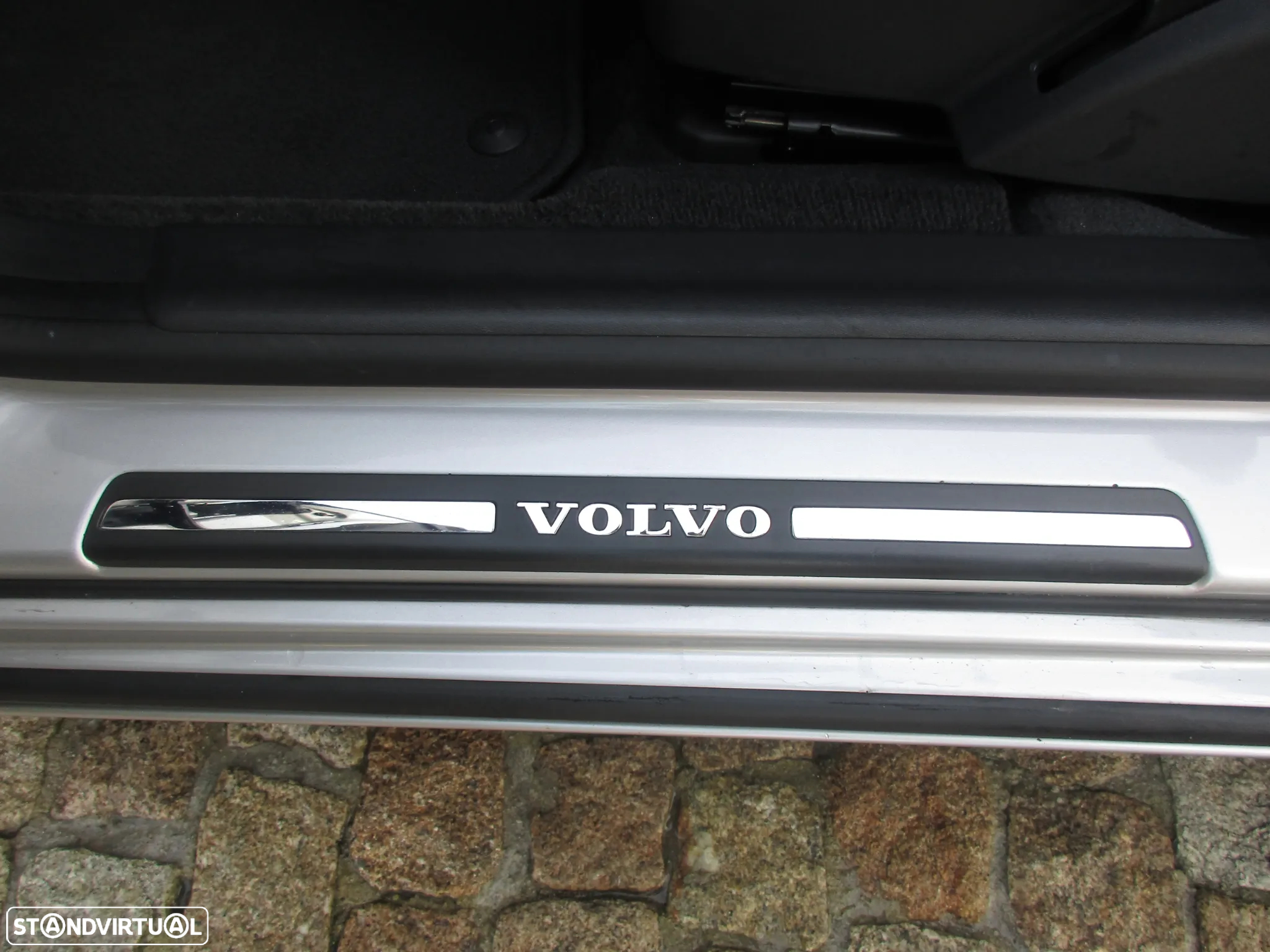 Volvo V60 2.0 D4 Momentum - 28