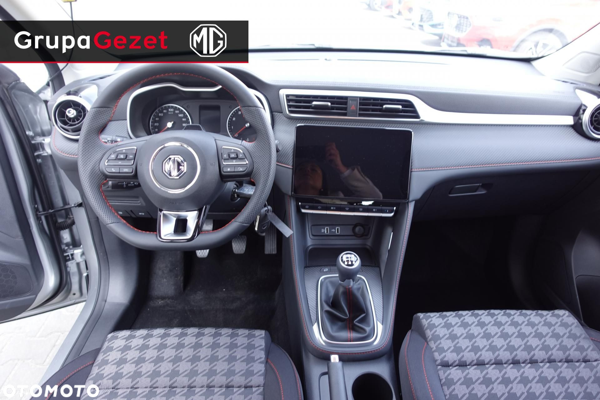 MG ZS - 8