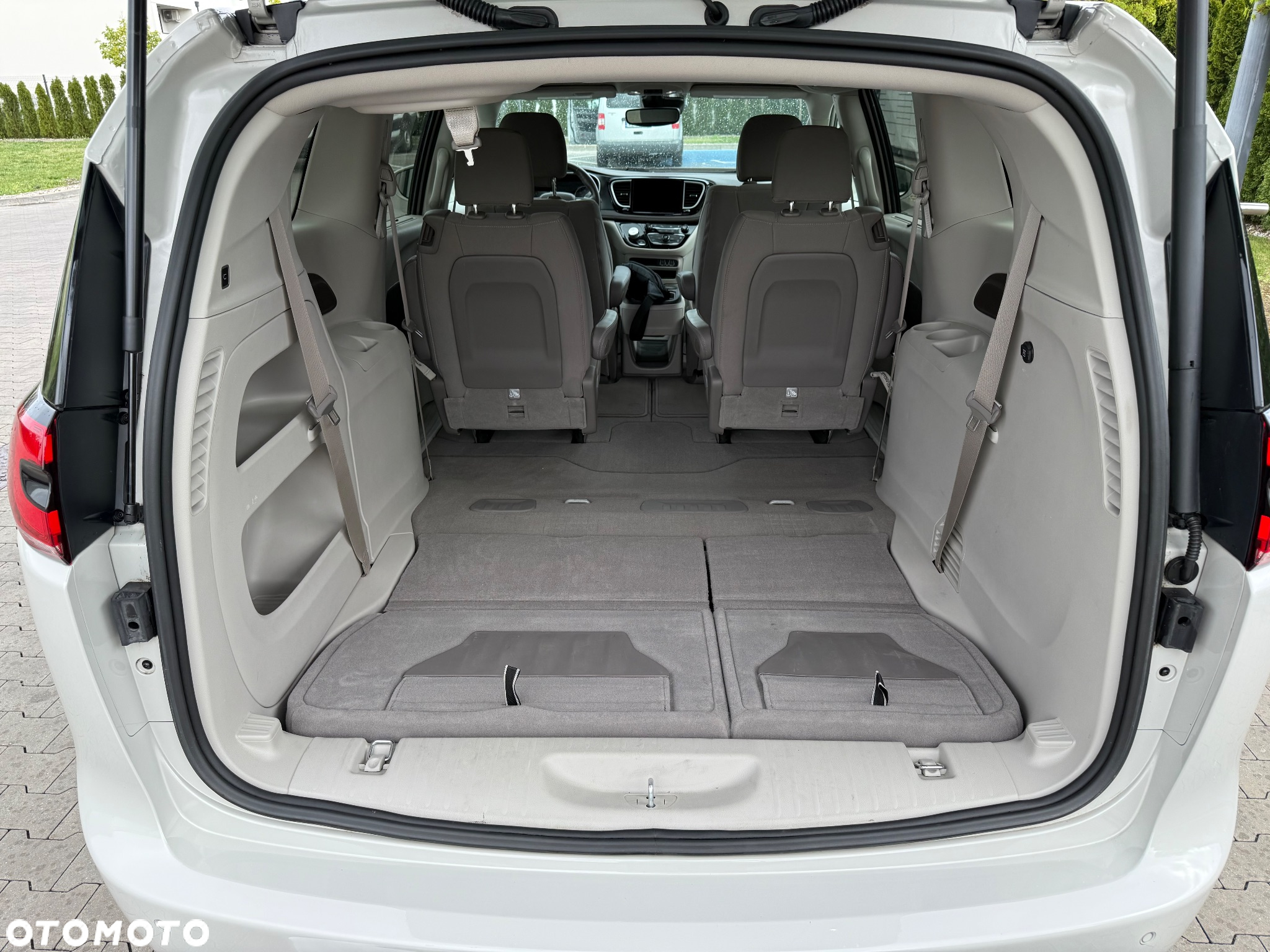 Chrysler Pacifica - 35